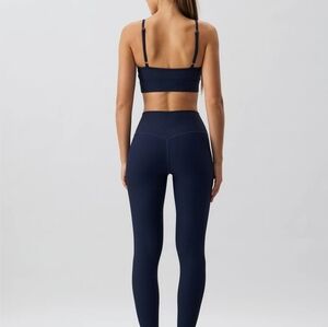 Navy high waisted leggings. Super soft seamless size large.